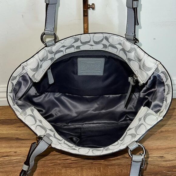 🤍Coach Signature Canvas Metallic-C’s Purse🤍 - Picture 6 of 16